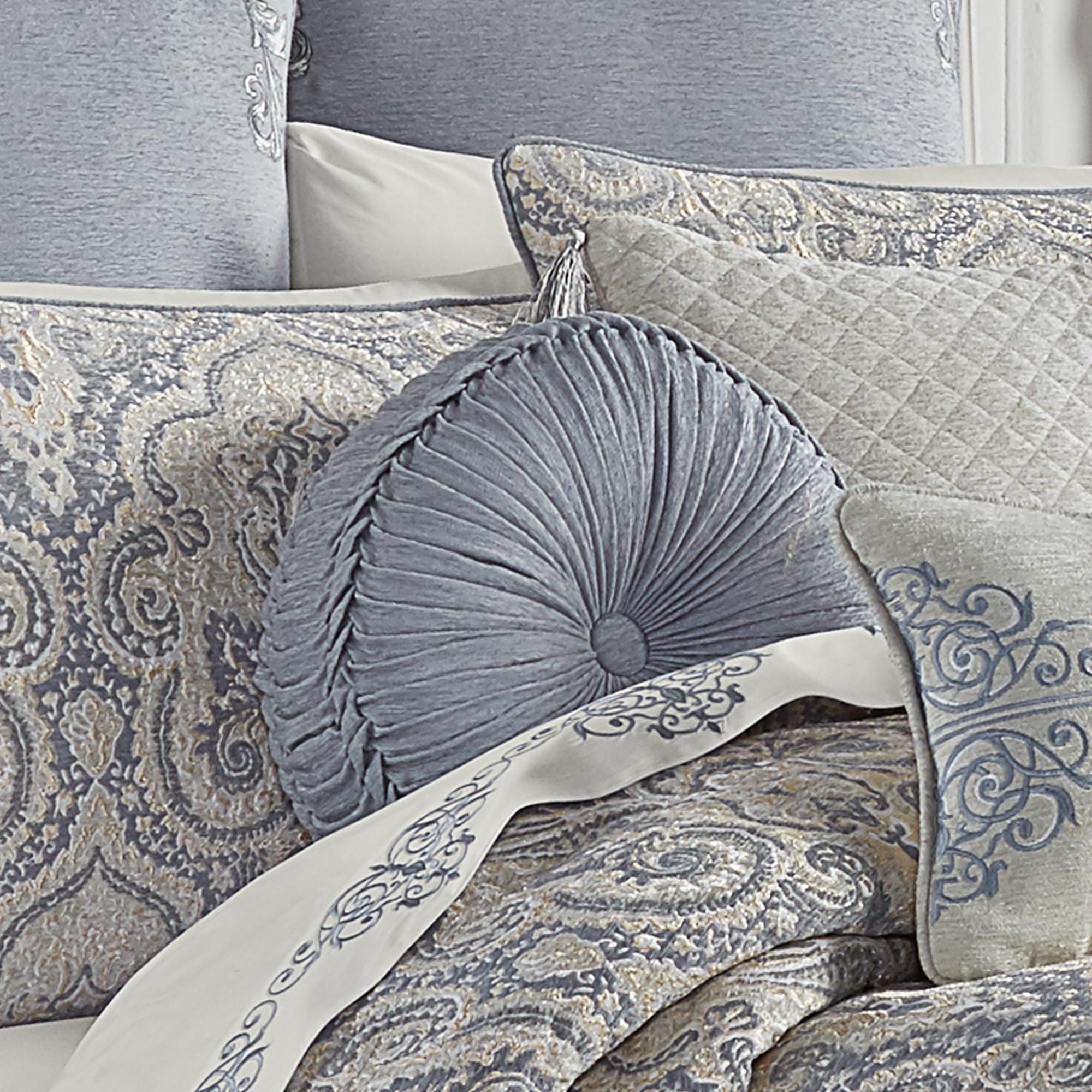 aidan-tufted-round-decorative-throw-pillow