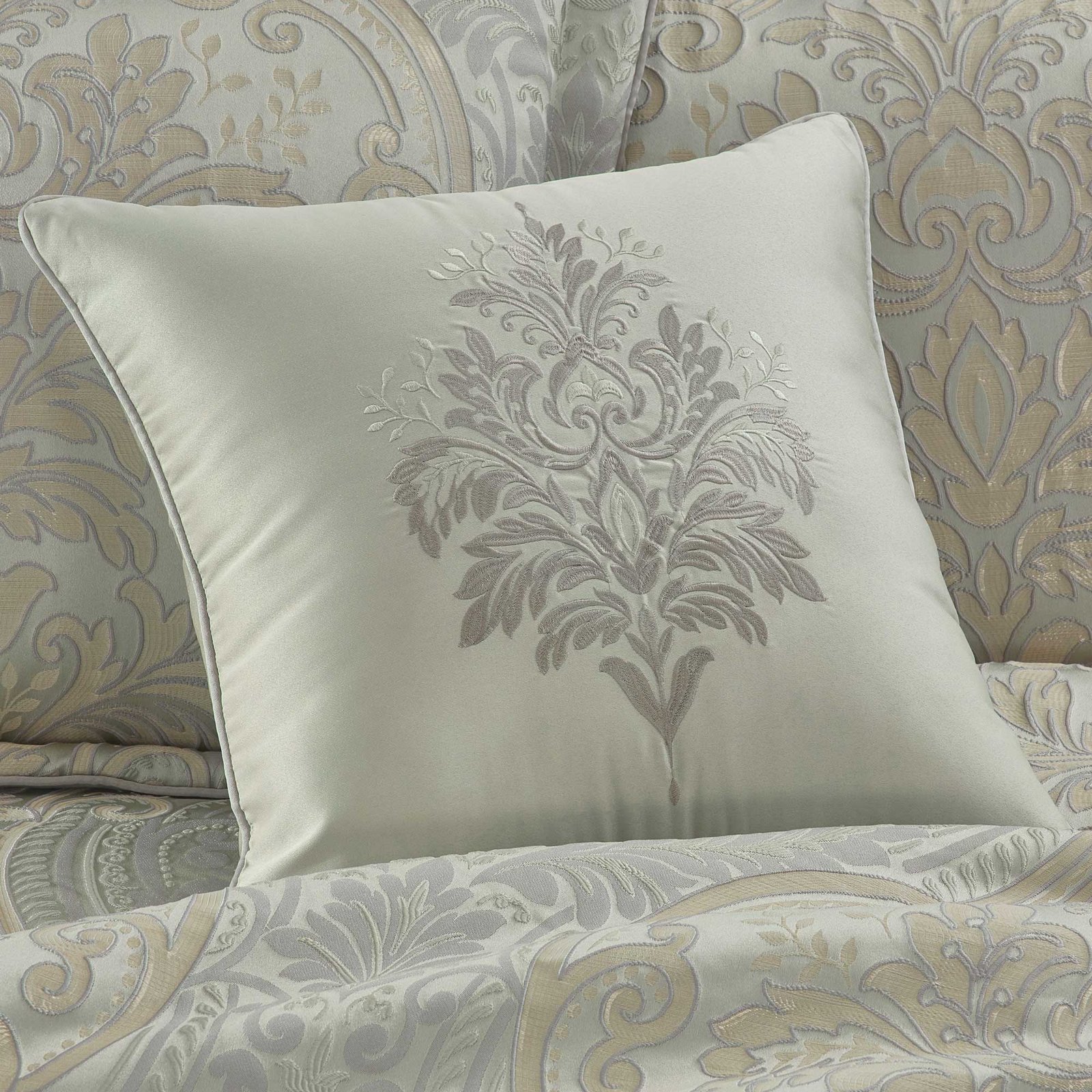 belgium-18-square-decorative-throw-pillow-spa-2