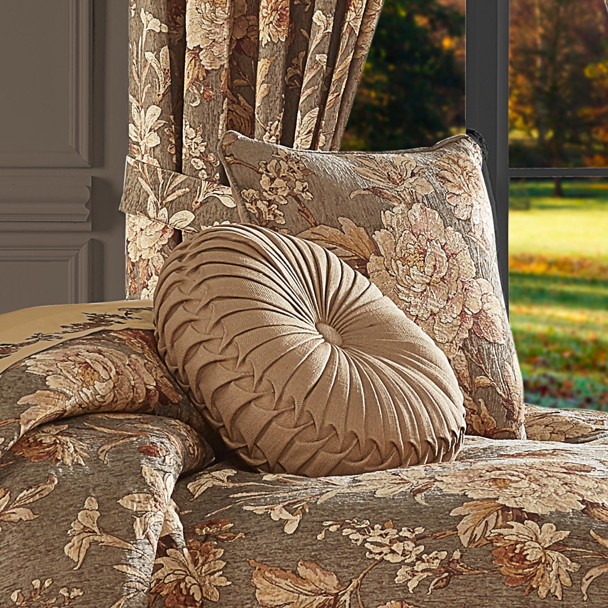 camellia-tufted-round-decorative-throw-pillow