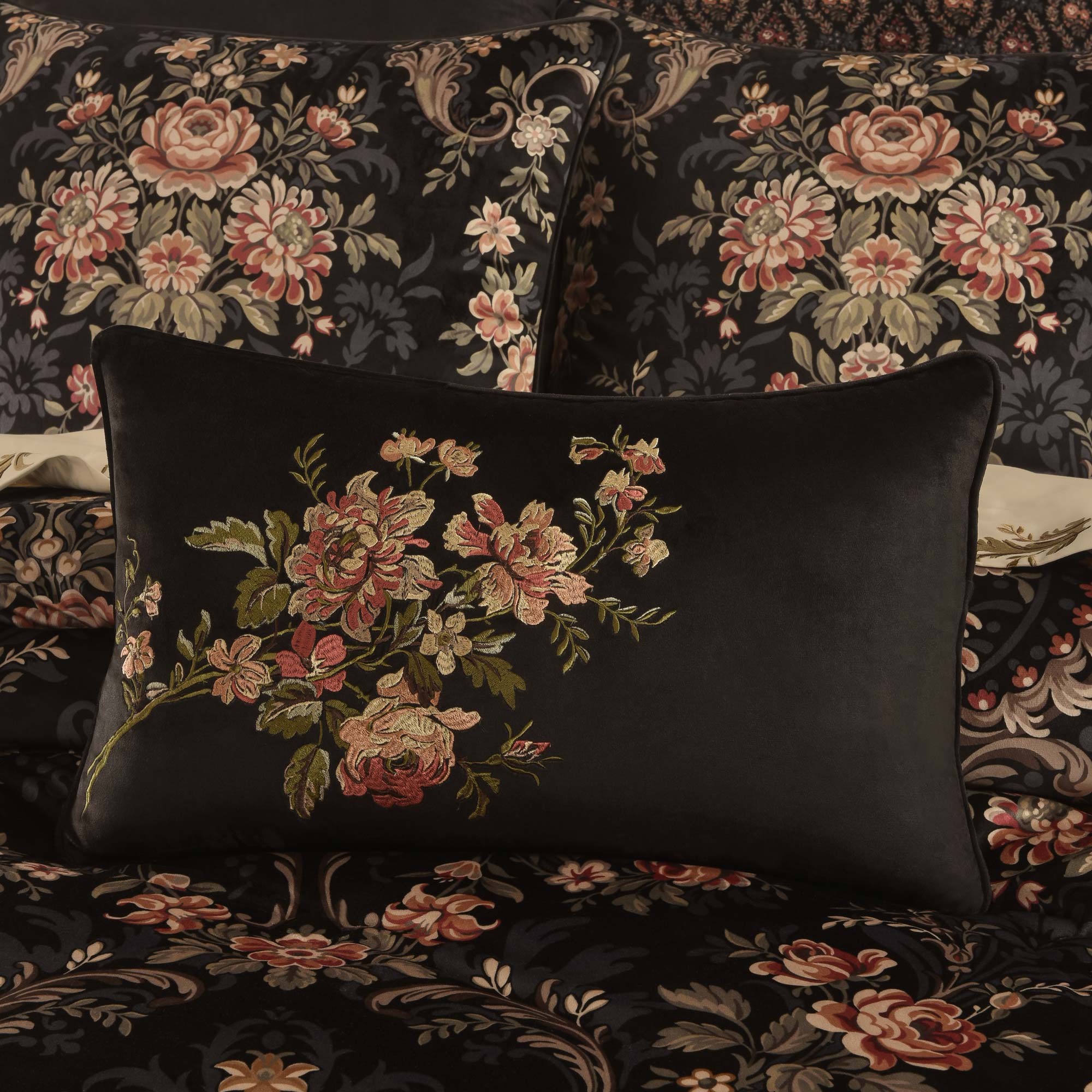 chanticleer-boudoir-decorative-throw-pillow-black-2