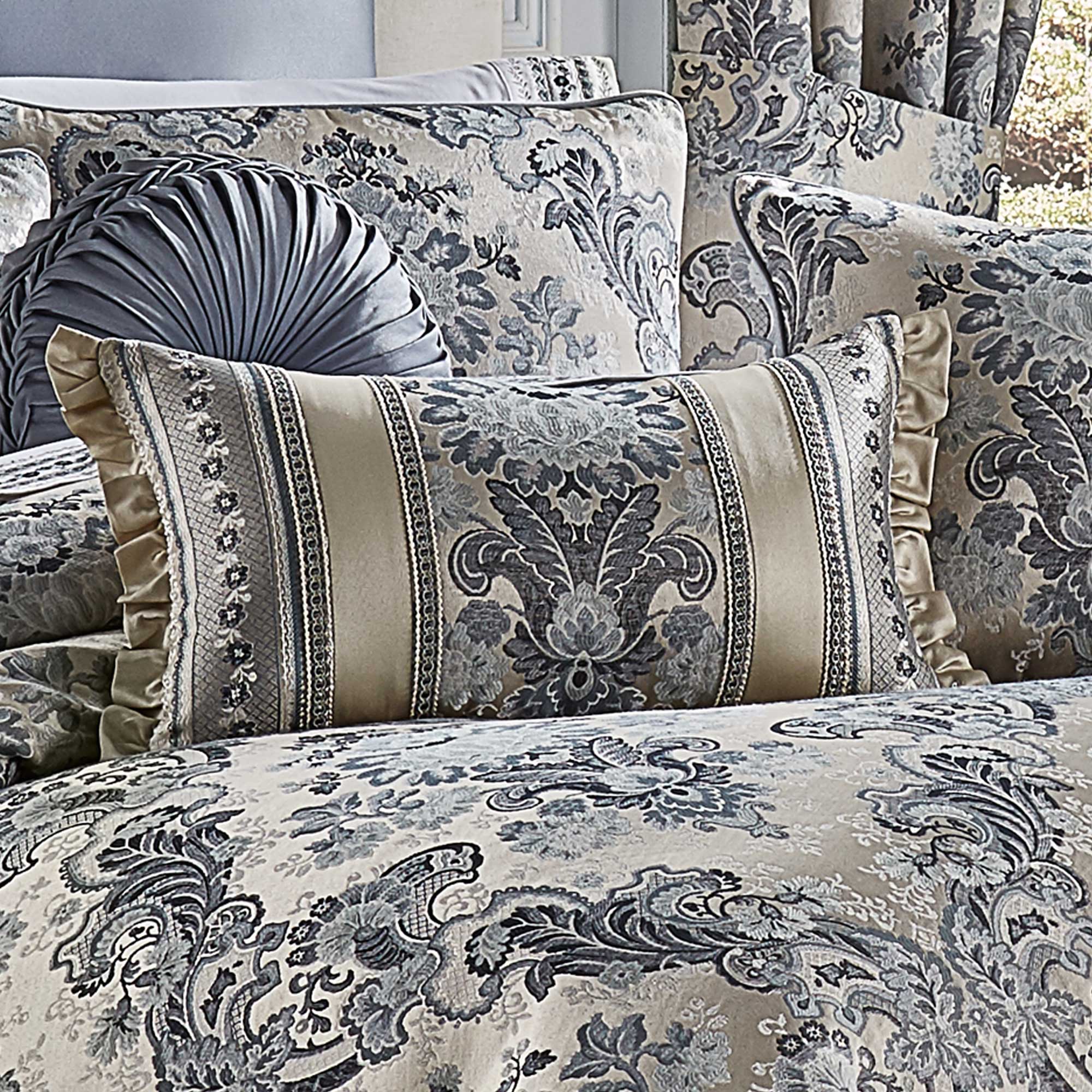 glendale-boudoir-decorative-throw-pillow-2