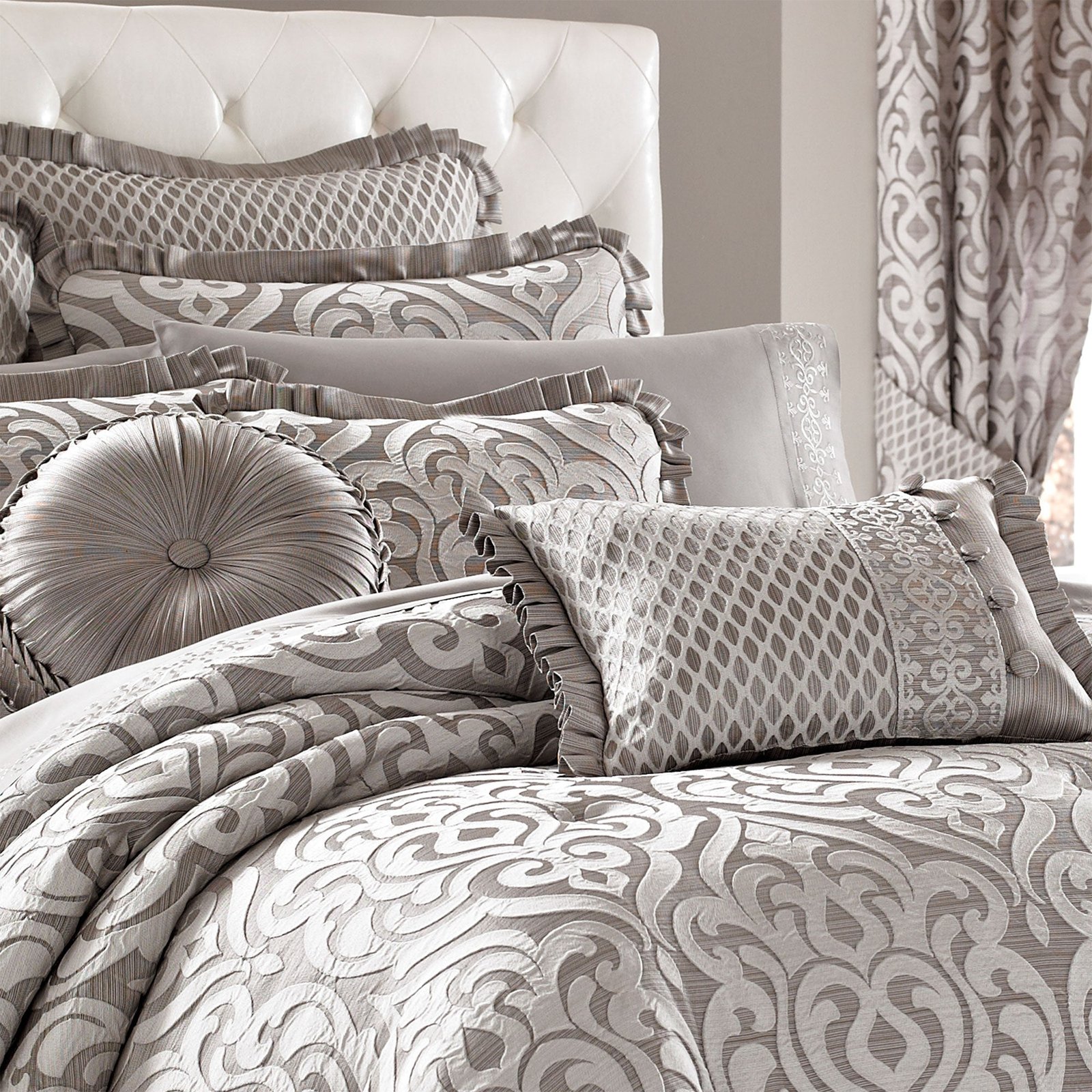 j-queen-new-york-babylon-pillows2