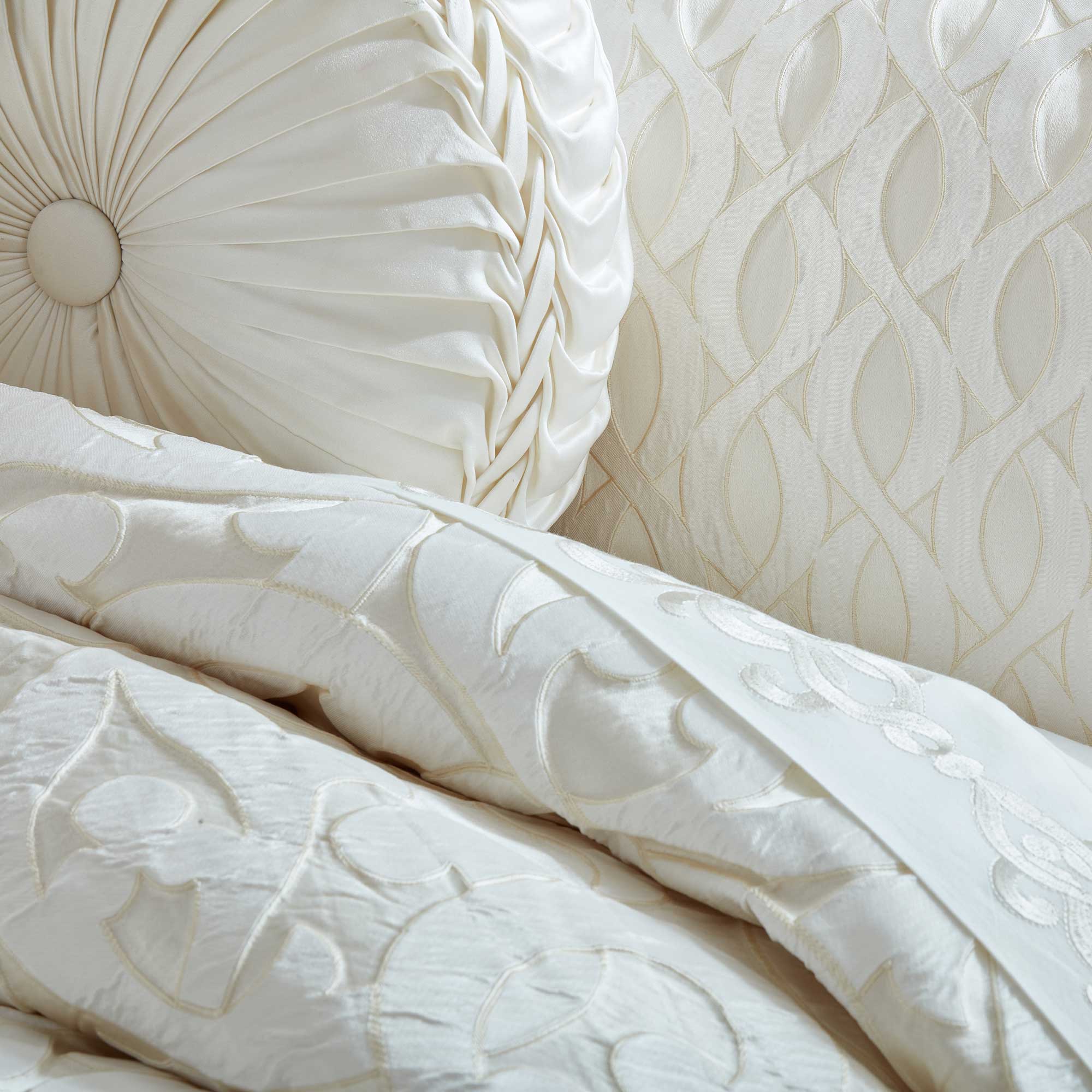 la-boheme-tufted-round-decorative-throw-pillow-3