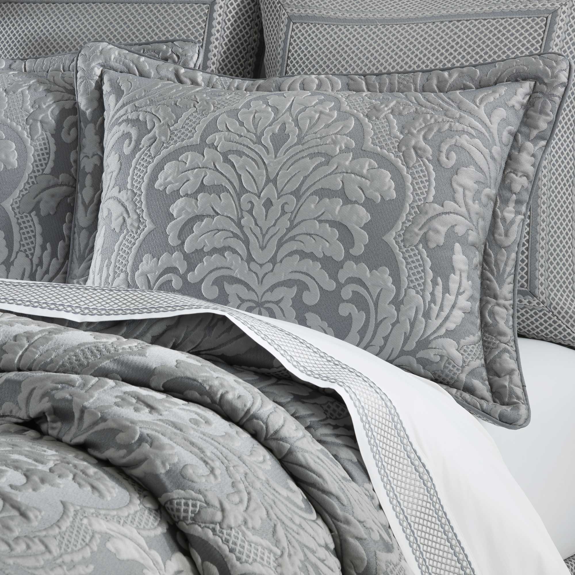 leonardo-queen-4-piece-comforter-set-charcoal-2