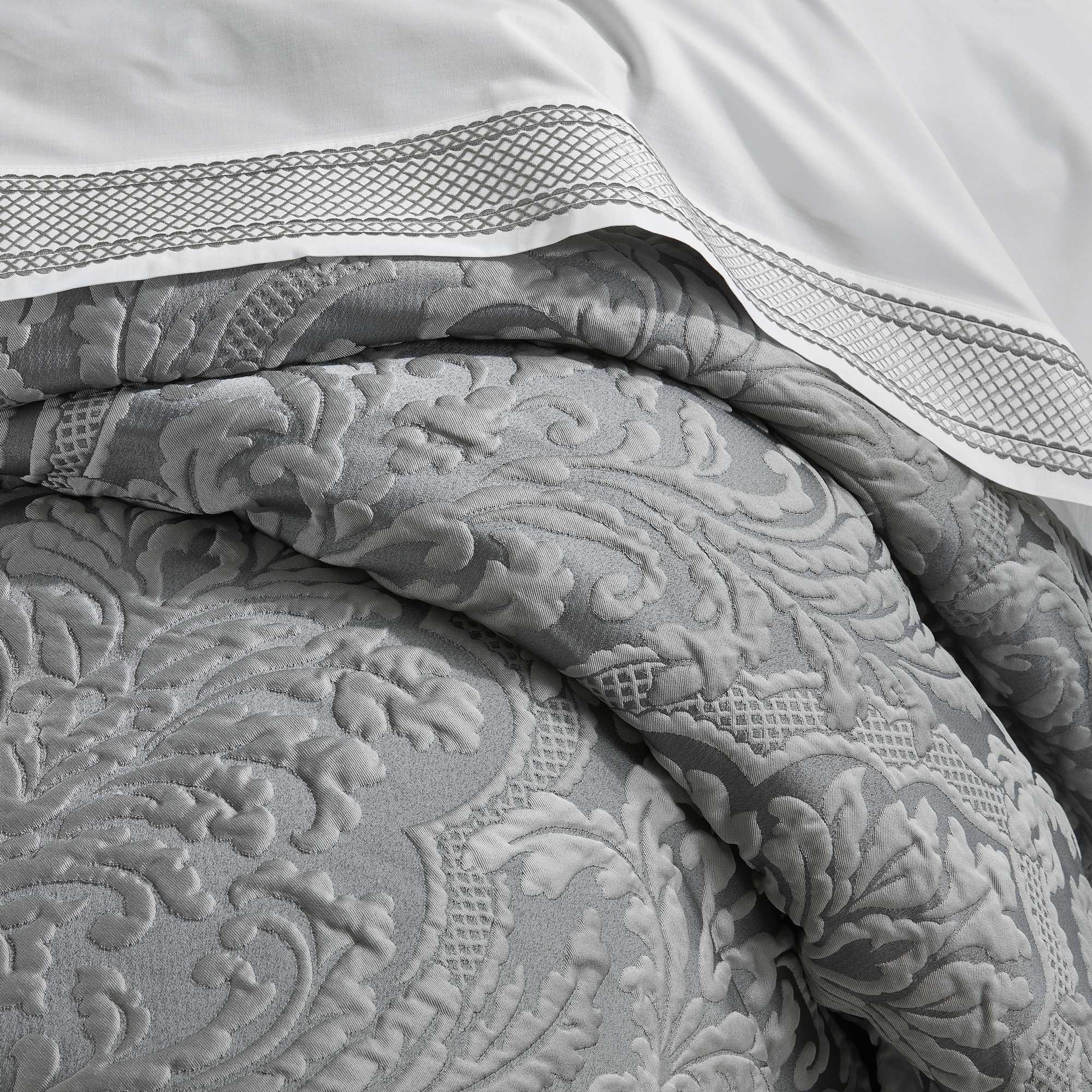leonardo-queen-4-piece-comforter-set-charcoal-3