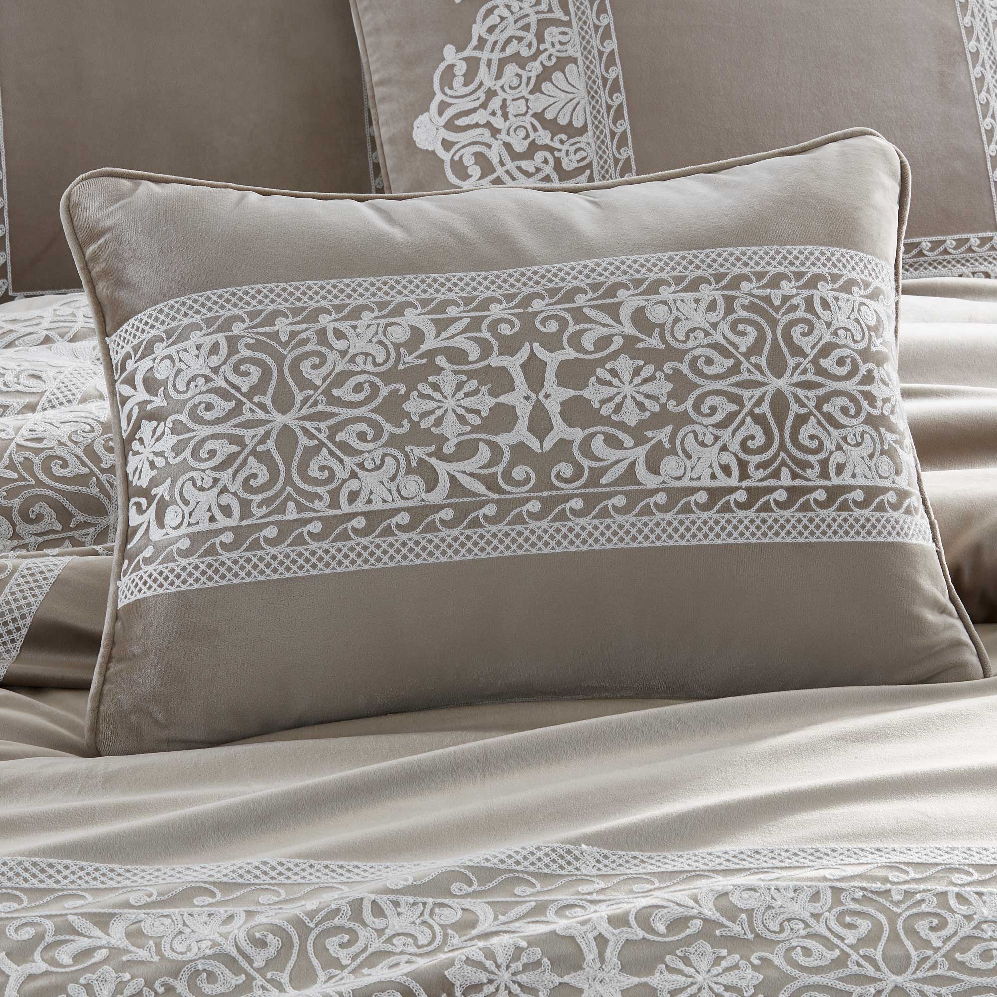 opulence-boudoir-decorative-throw-pillow-linen-2