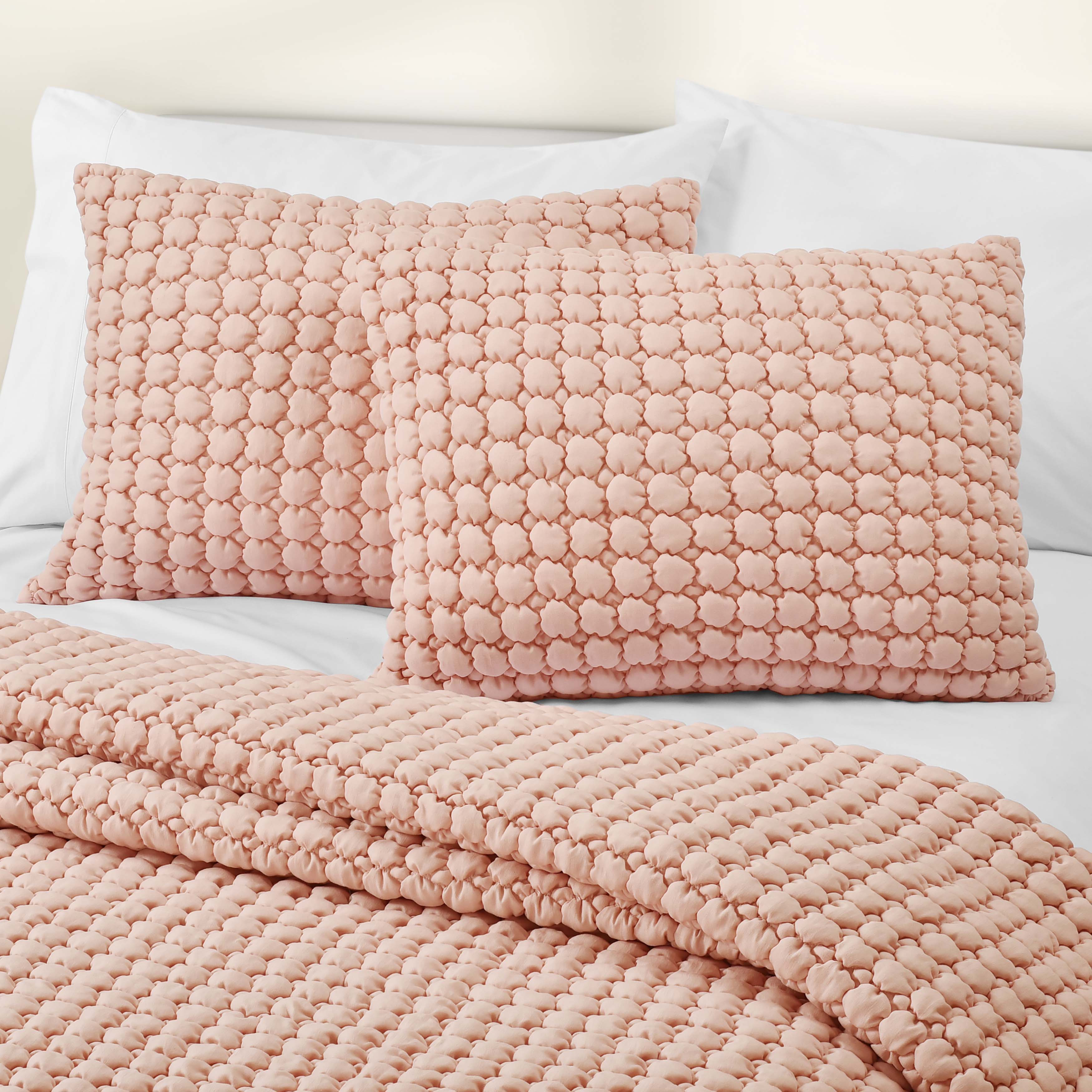 CloudPuffBlush3PieceQuiltSet_fea6b75f-39eb-4259-9e11-b9c8778c961f