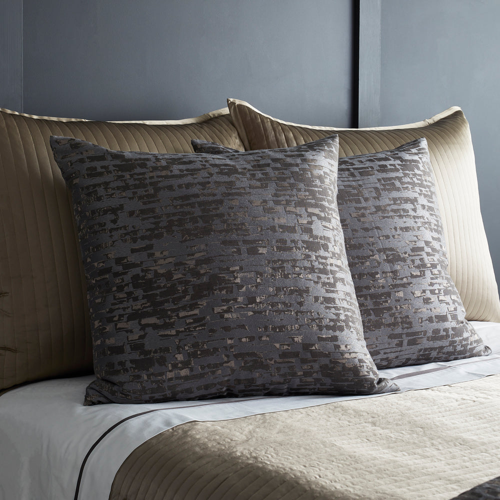 Delphi_Steel_Lifestyle_2_500x500_crop_center_2x_456a0381-68a4-4efe-8ab2-4f1c21399386