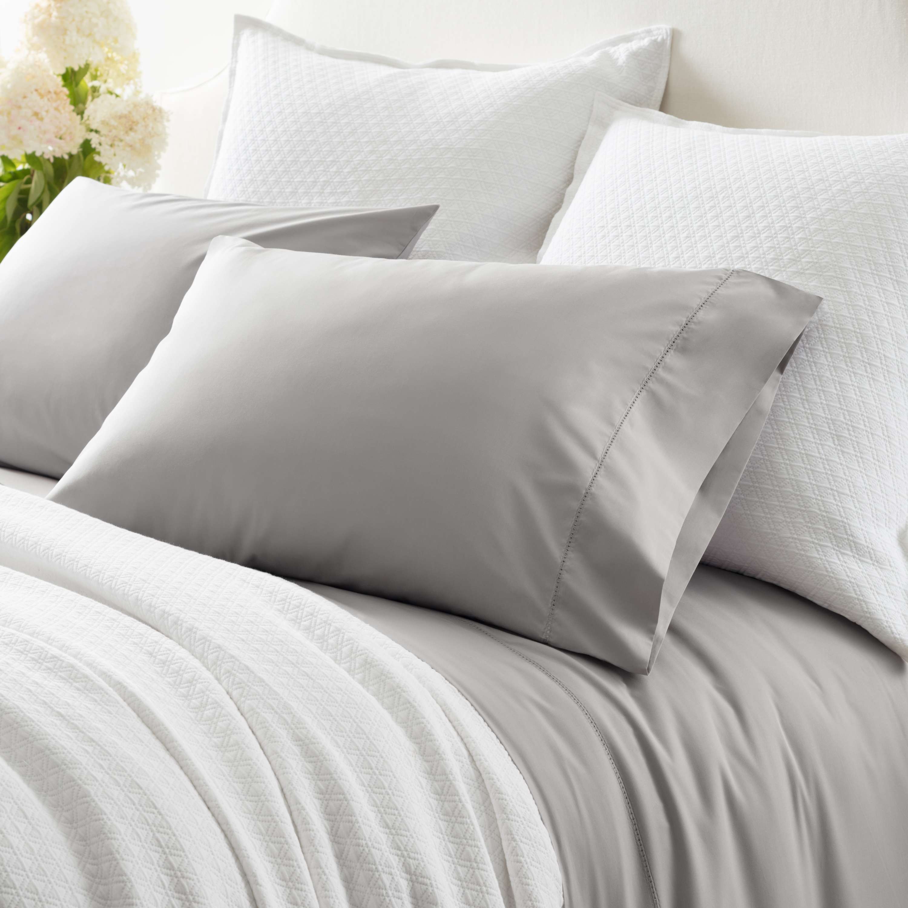 DiamondWhiteMatelasseSham_M15WS_beauty_1