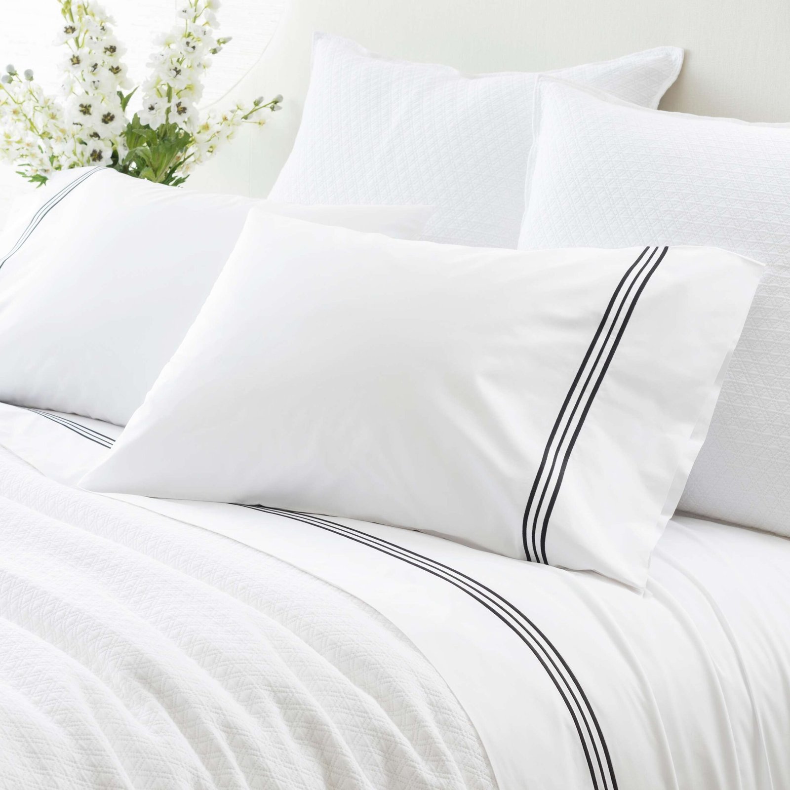 DiamondWhiteMatelasseSham_M15WS_beauty_3