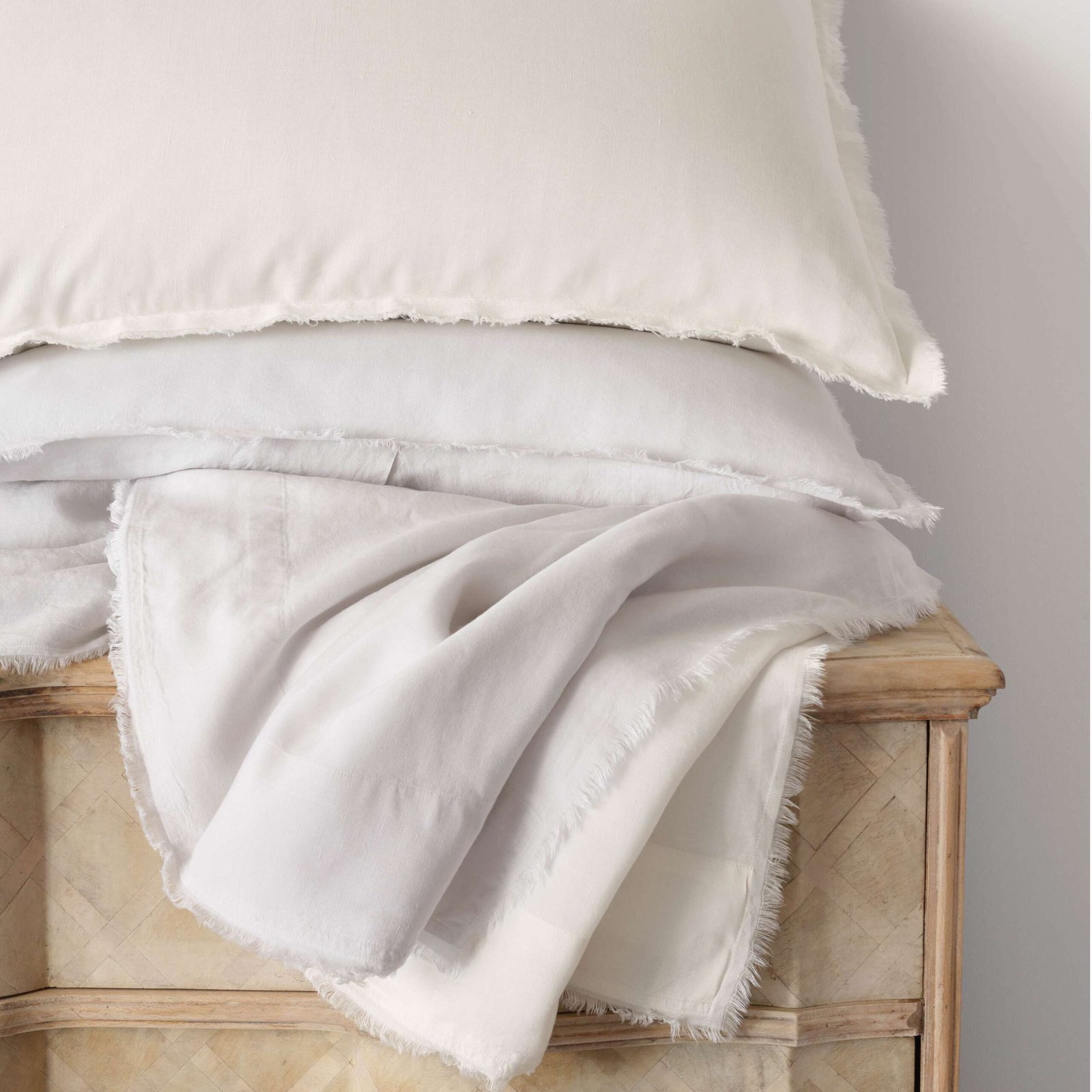 FayeLinenDoveWhiteSham_PC3999_beauty_4