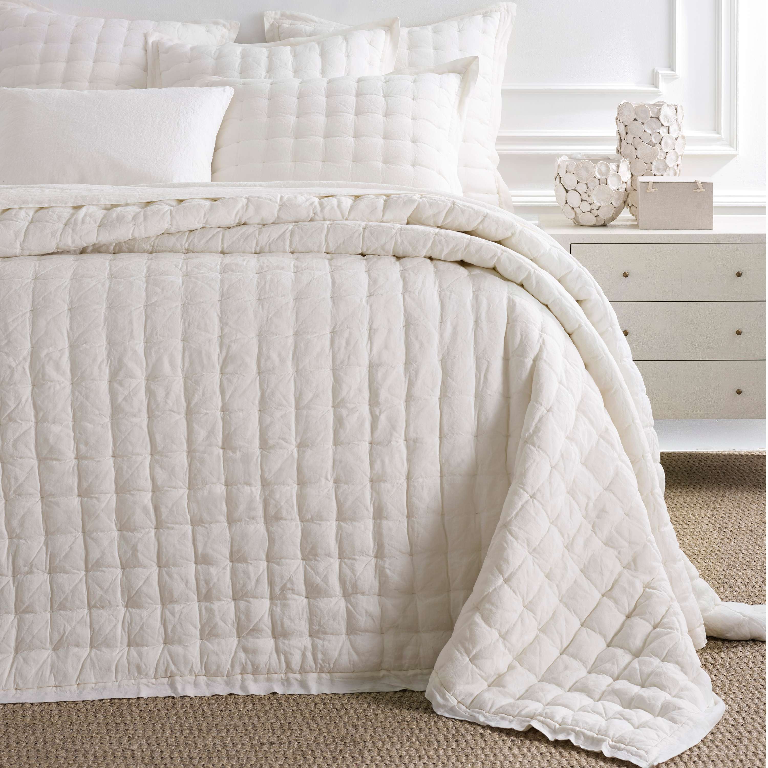 LushLinenIvorySham_PC1769_beauty_3