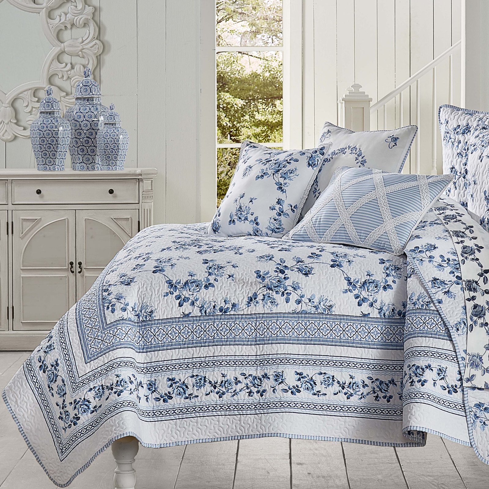 RialtoFrenchBlue3-PieceQuiltSet-2