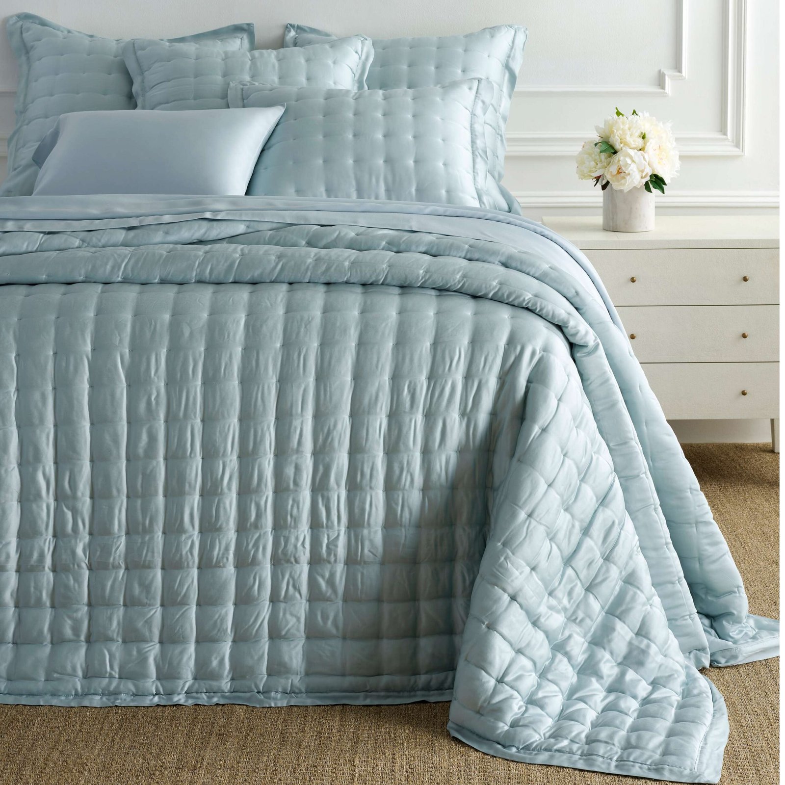 SHAMSilkenSolidRobinsEggBluePuffSham_PC2477_beauty_1