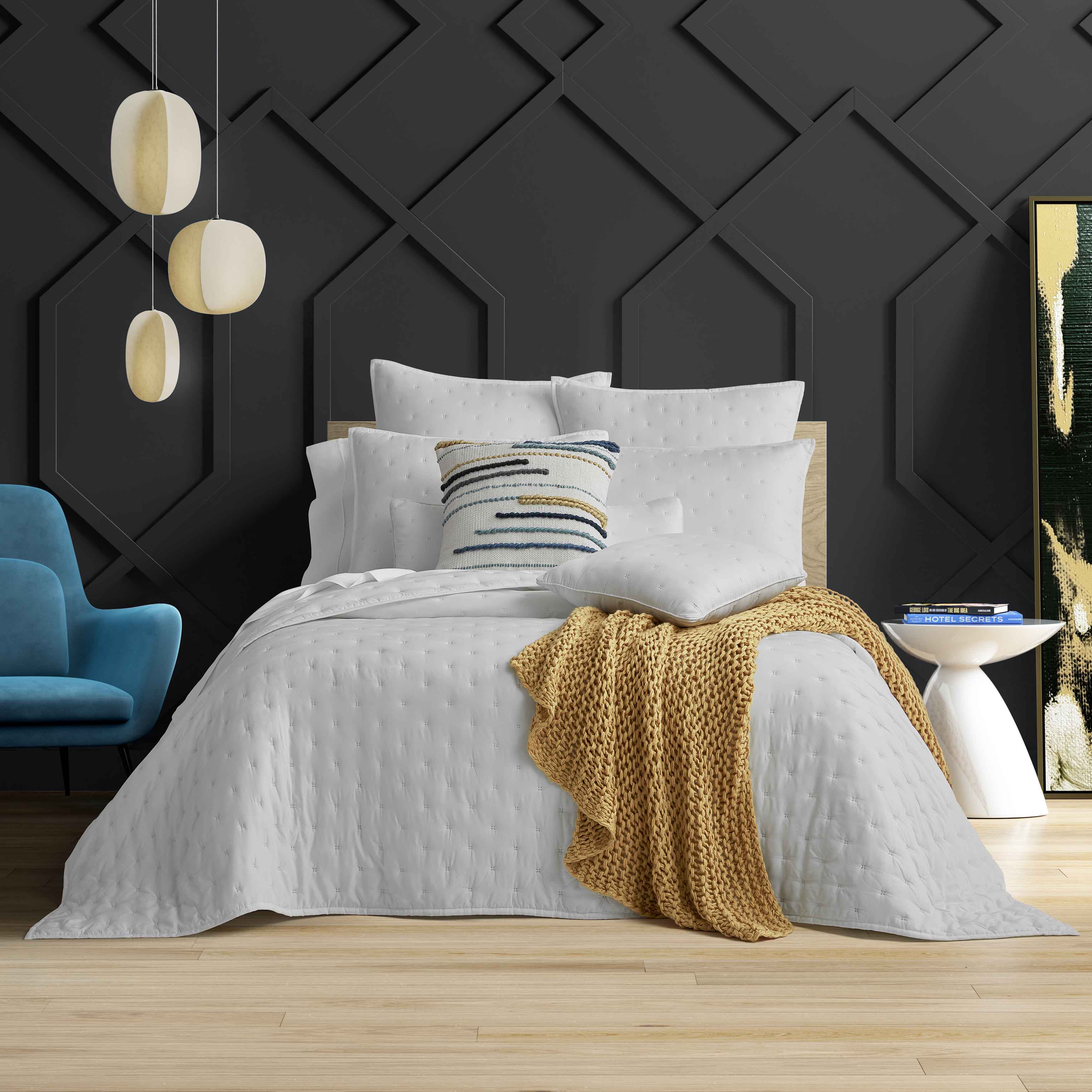 VesperWhite3-PieceQuiltSet-1