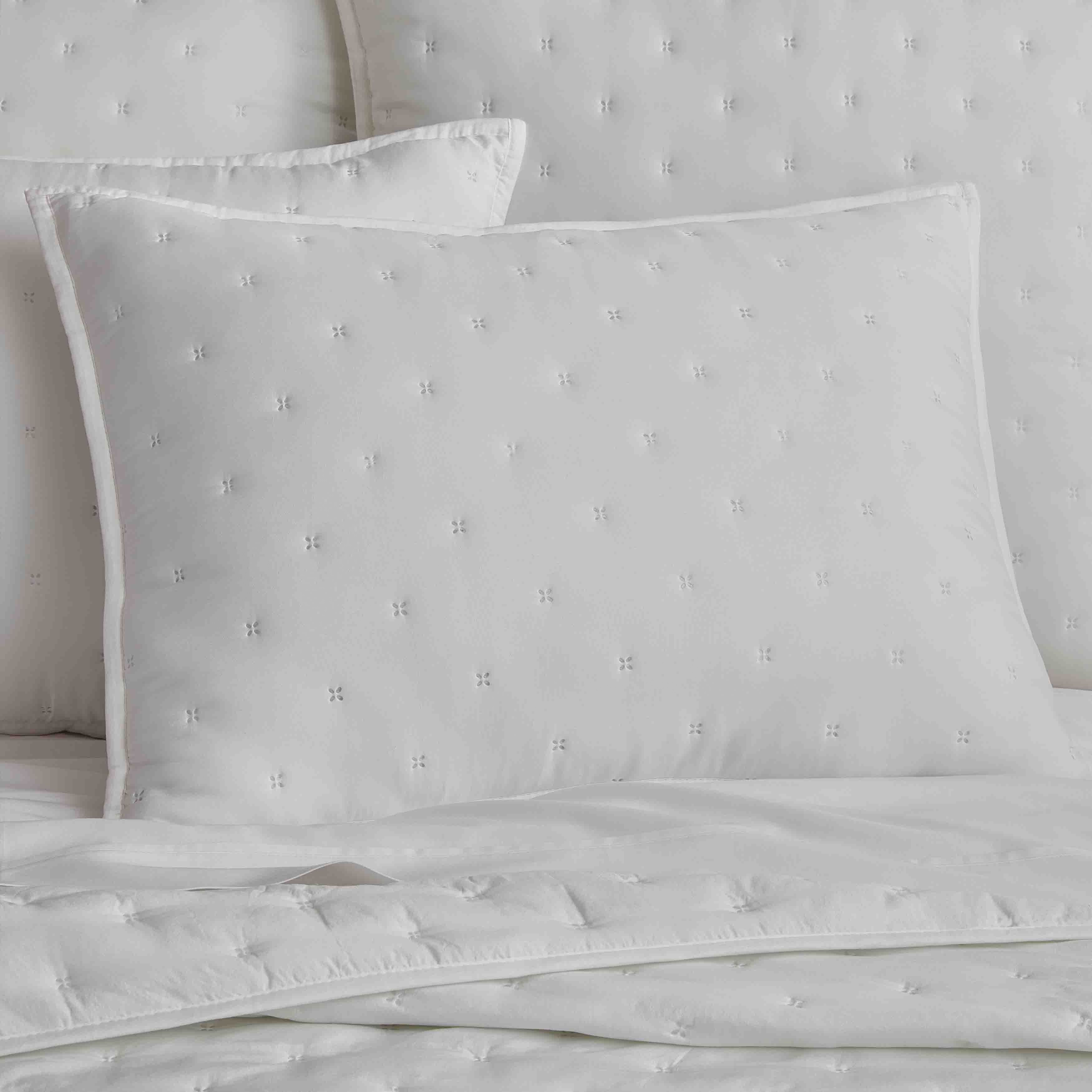 VesperWhite3-PieceQuiltSet-3